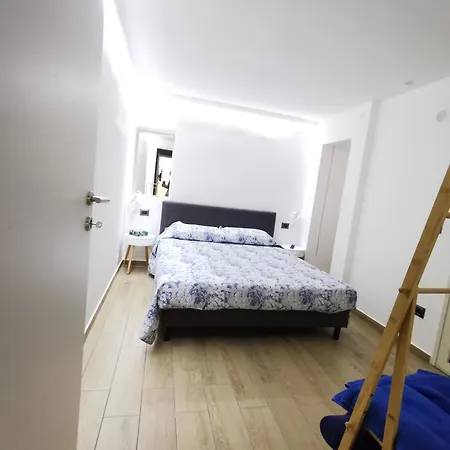 Whitehouseandrea סירקוזה